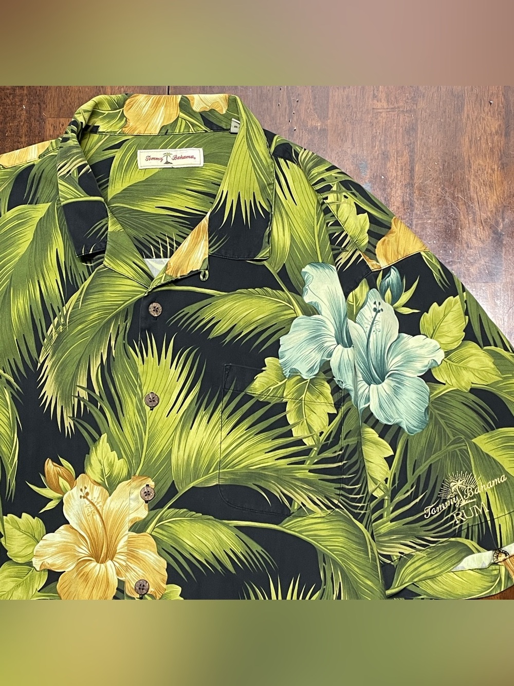 Tommy Bahama Silk Camp Shirt Mens XL Rum Hibiscus Floral Print Green Loop Collar